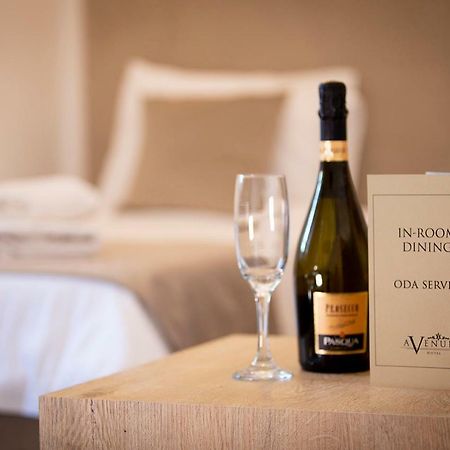 Avenue Hotel 키레니아 외부 사진
