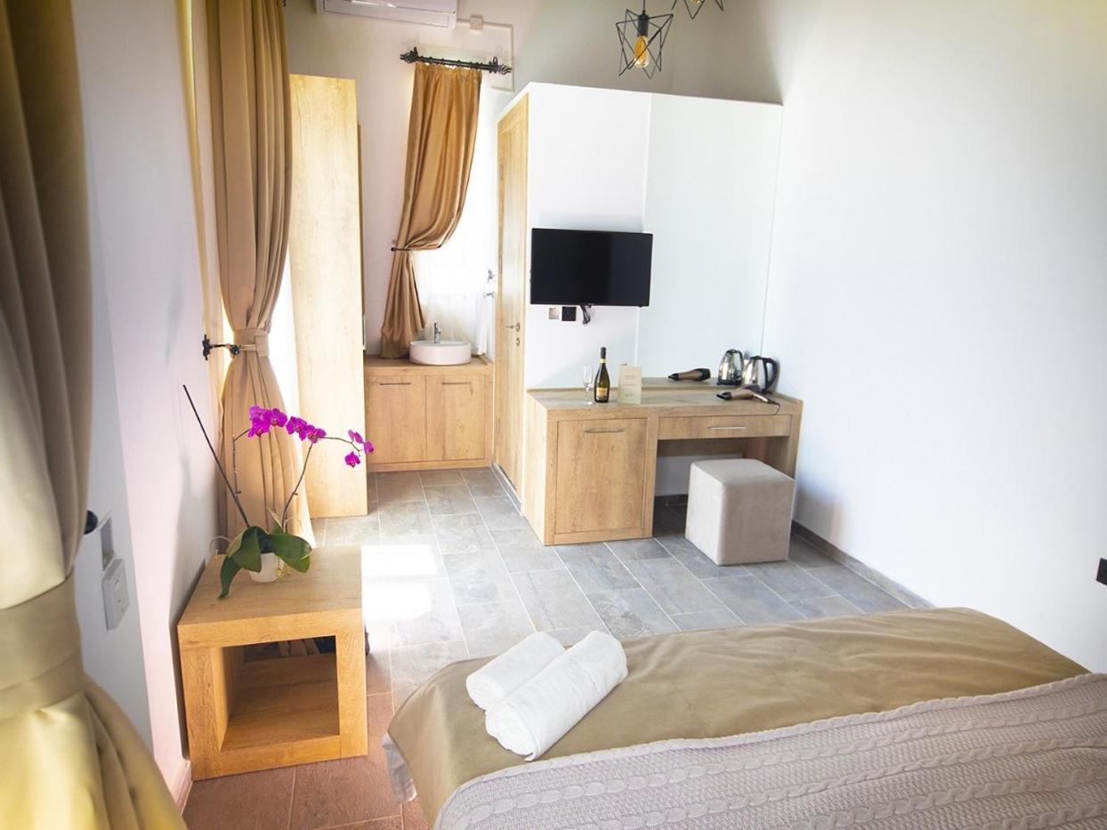 Avenue Hotel 키레니아 외부 사진